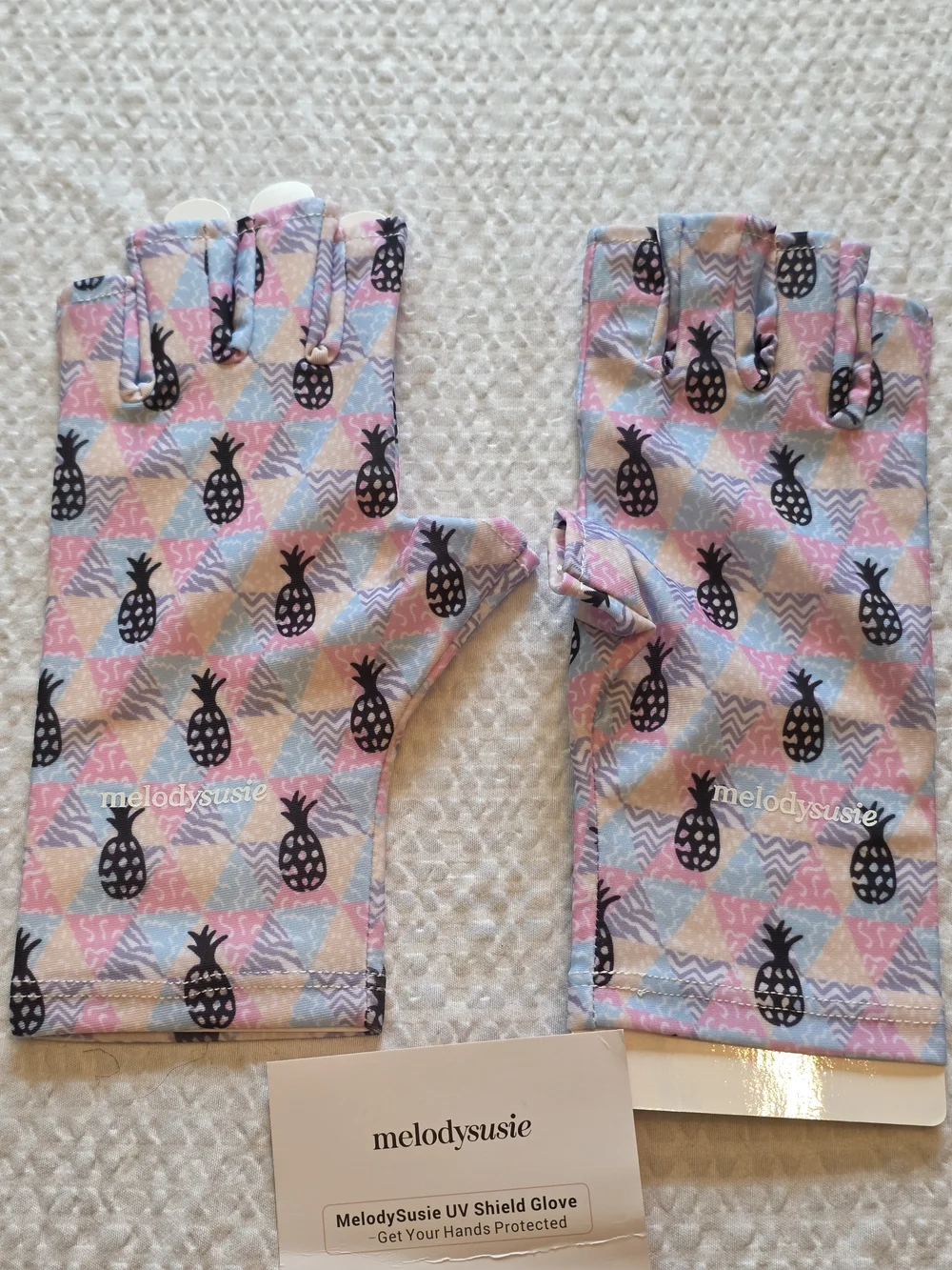 MelodySusie Women's UV Shield Gloves - Pastel Pineapple Print